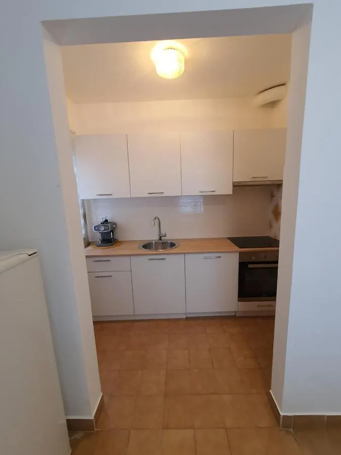 Apartments Luciana & Helena Πούλα