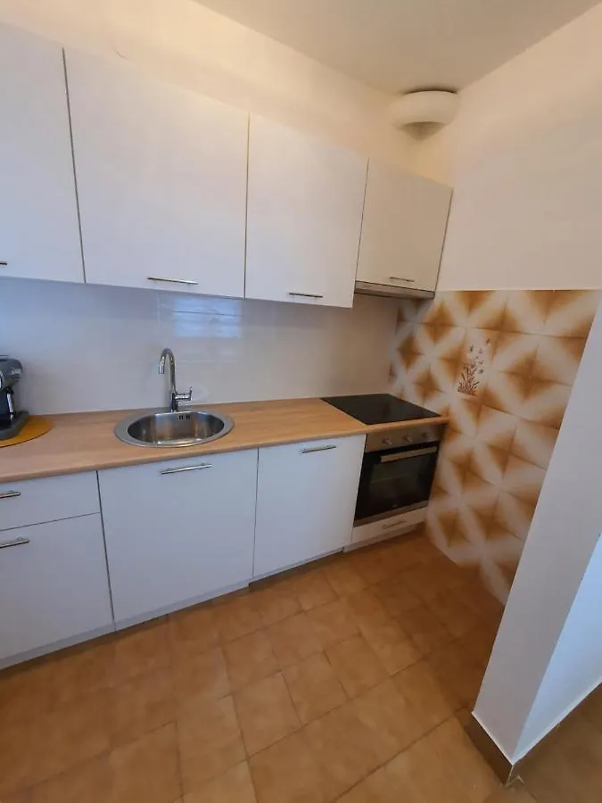Apartments Luciana & Helena Πούλα