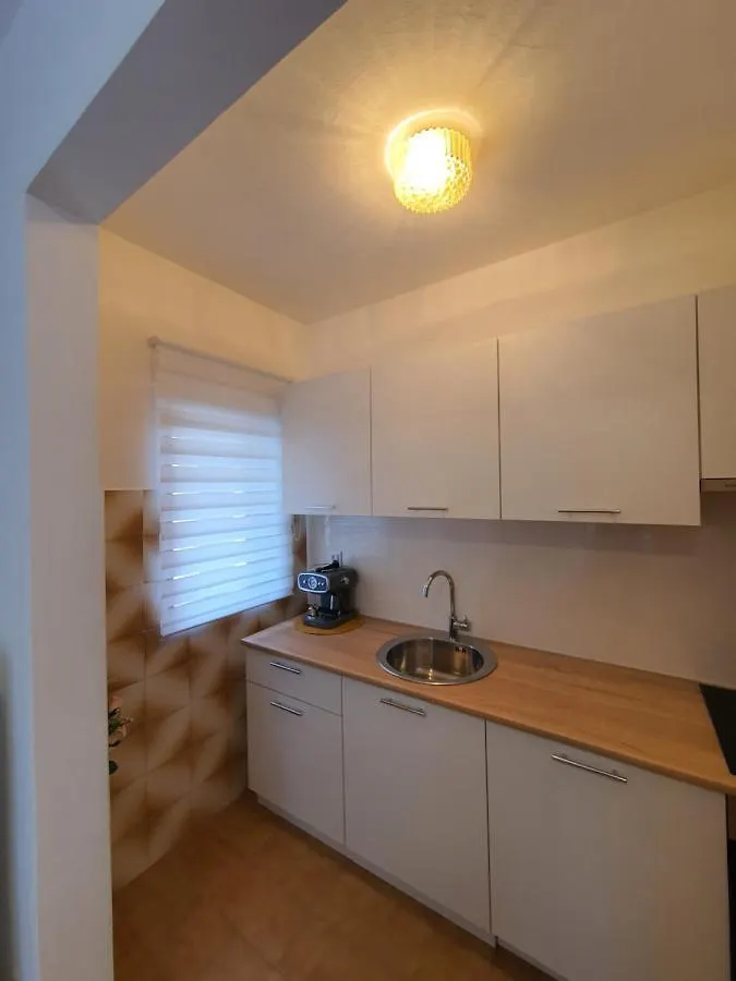 Apartments Luciana & Helena Πούλα 0*,
